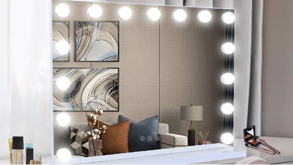 智能镜子：融合科技与美妆的完美结合